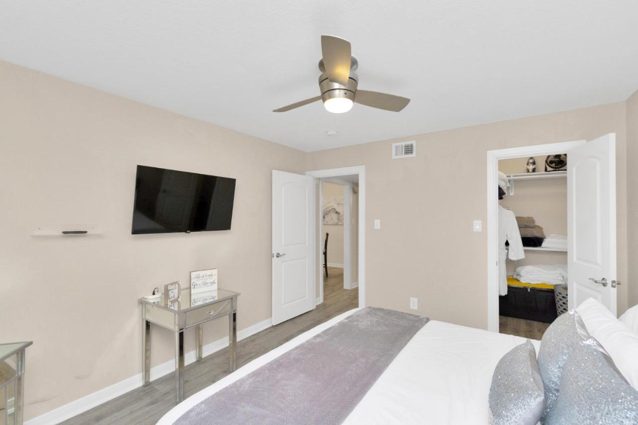 Luxury King W/Resort-Style Pool, Wi-Fi & Parking Houston Exterior photo