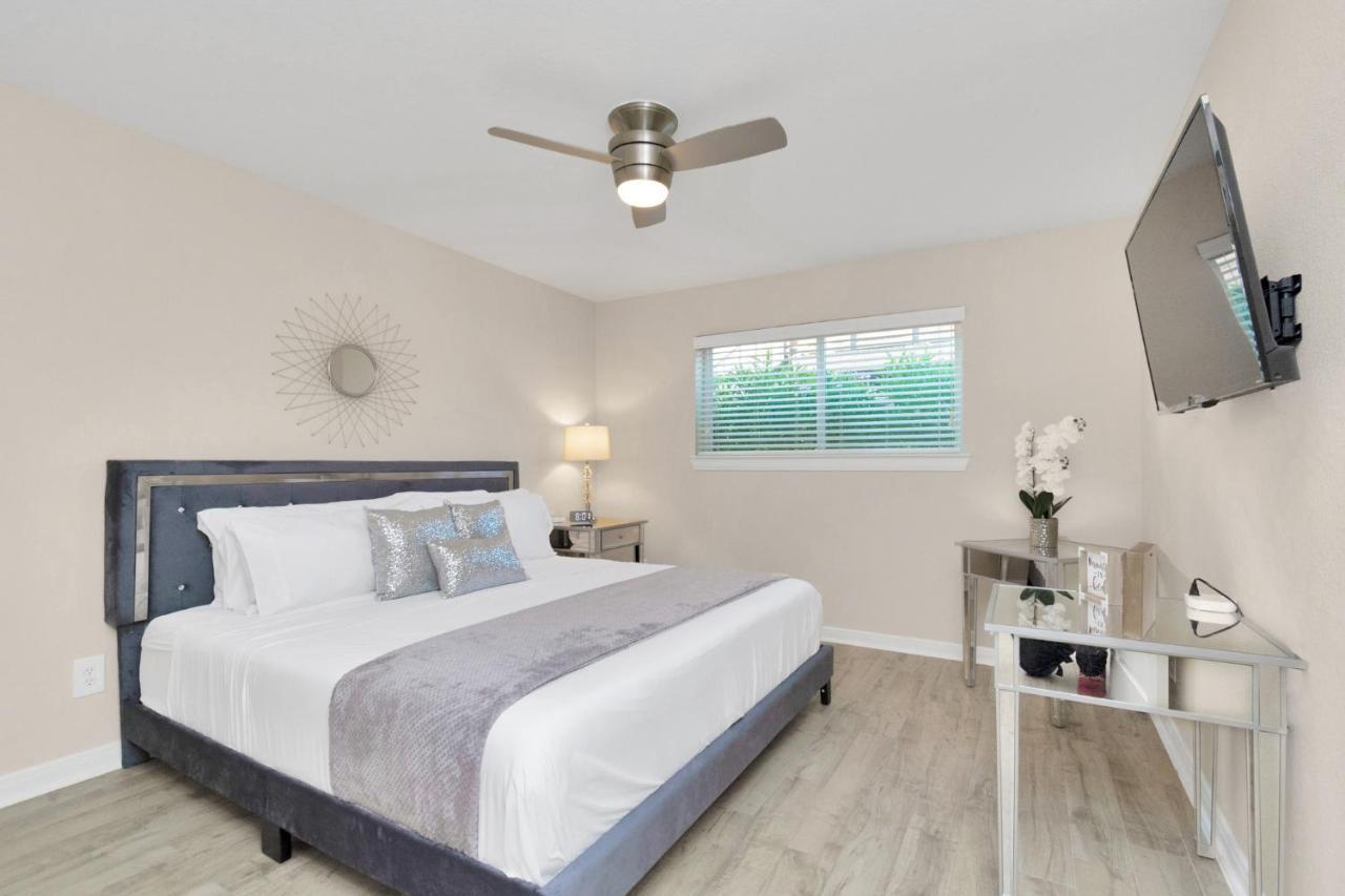 Luxury King W/Resort-Style Pool, Wi-Fi & Parking Houston Exterior photo