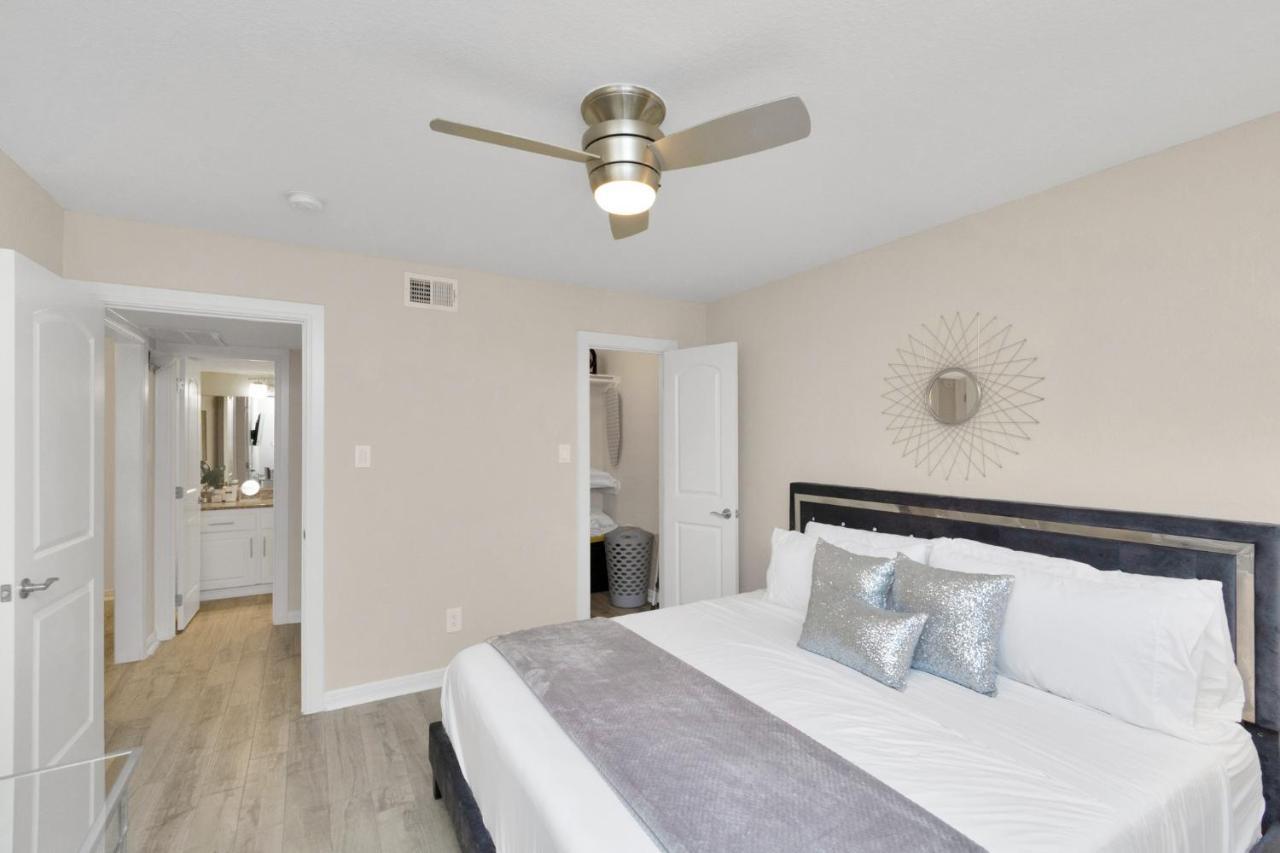 Luxury King W/Resort-Style Pool, Wi-Fi & Parking Houston Exterior photo
