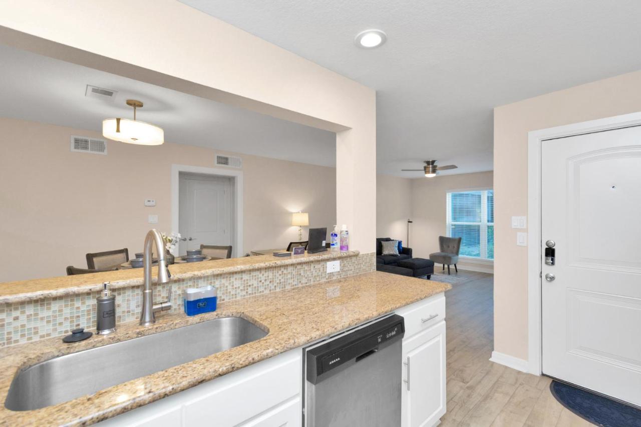 Luxury King W/Resort-Style Pool, Wi-Fi & Parking Houston Exterior photo