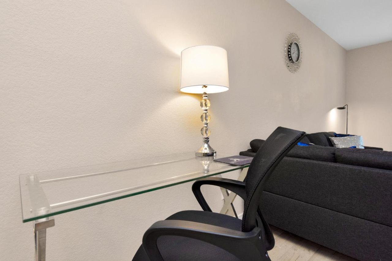 Luxury King W/Resort-Style Pool, Wi-Fi & Parking Houston Exterior photo